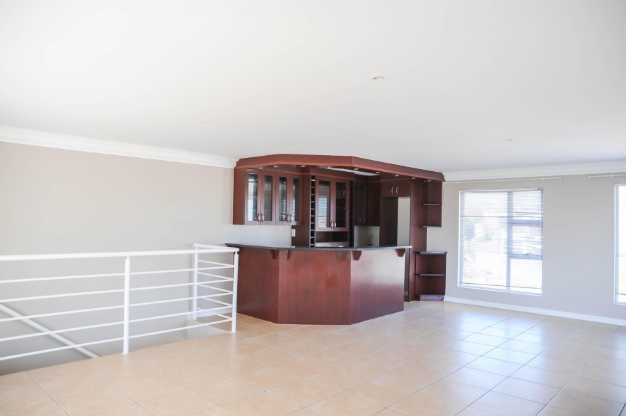 To Let 4 Bedroom Property for Rent in Calypso Beach Western Cape